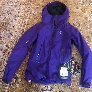 Arc’teryx woman’s Airah ski jacket.